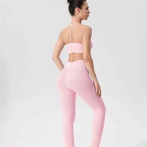 atleta pantaloneto kun tegaĵo