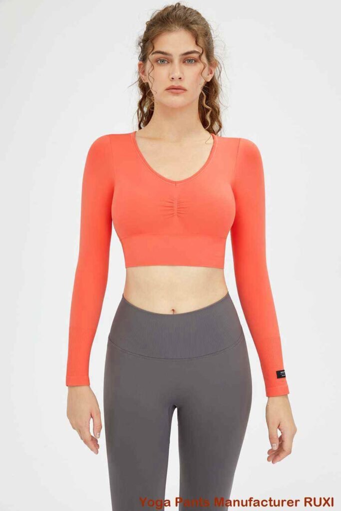 vira joga pantaloneto kun tegaĵo