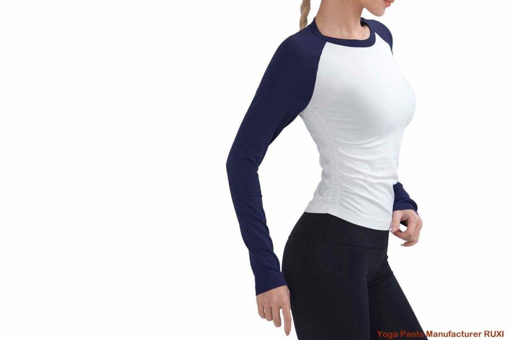 virina atletika naĝpantalono