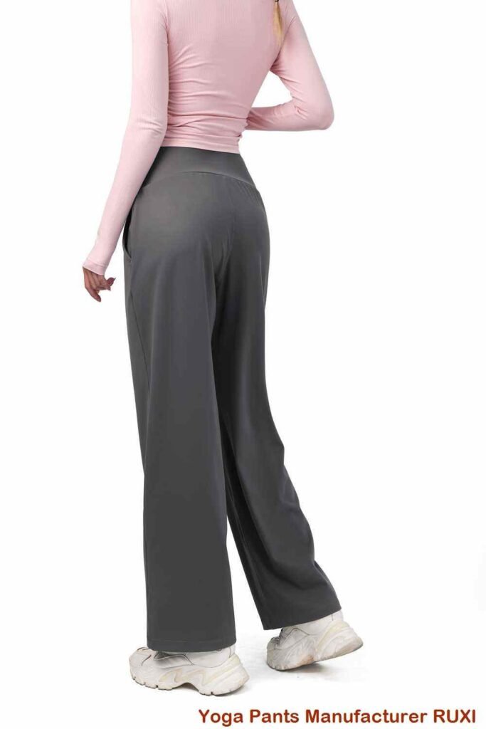 virina ruĝa kuranta pantaloneto